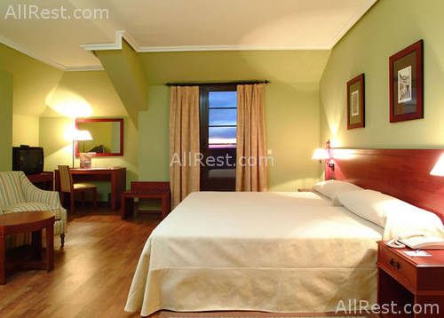 Tryp Comendador 5